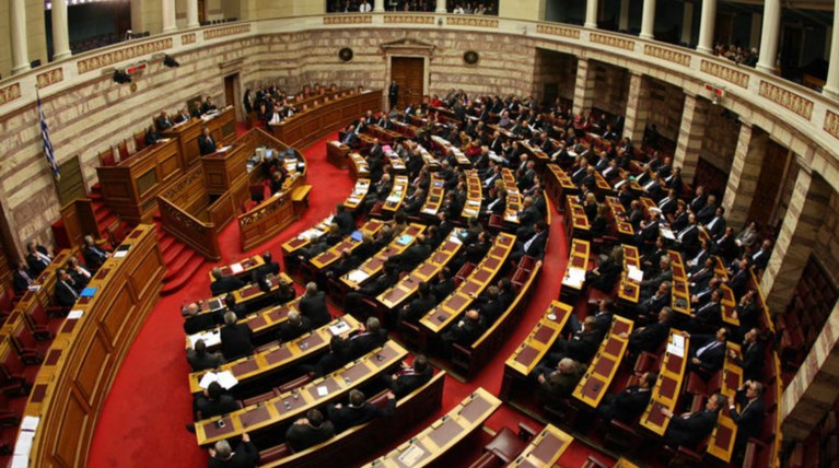 Πρωτοτυπεί πάλι η κυβέρνηση: 'Εφερε τρεις τροπολογίες σε ΠΝΠ!