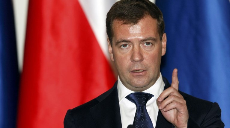 Μεντβέντεφ προς Τουρκία: Κάνετε business με τον ISIS