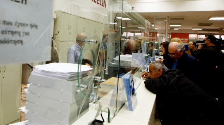 Σκληρό παζάρι με τους θεσμούς για το ασφαλιστικό. Ολες οι αλλαγές