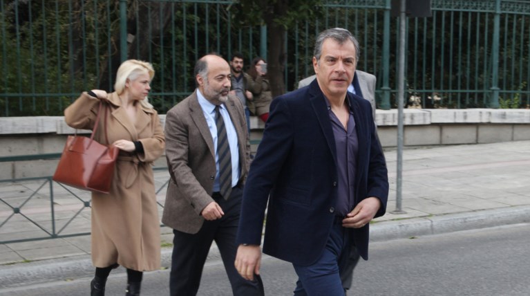 Τι πόσταρε ο Θεοδωράκης στο FB πριν πάει στο προεδρικό