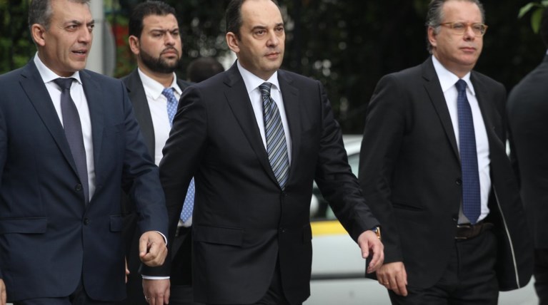 Πλακιωτάκης: Η κυβέρνηση αναζητά σωσίβιο