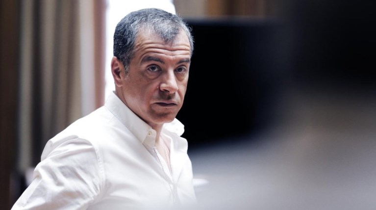 Θεοδωράκης: Έγκλημα στις τράπεζες με υπογραφή ΣΥΡΙΖΑ