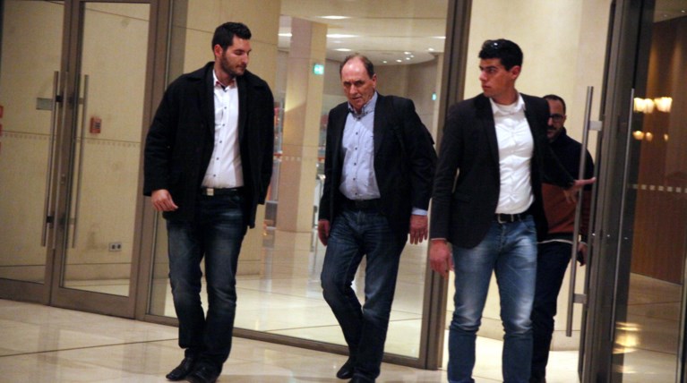 «Κόκκινη» κάρτα των δανειστών σε φόρο στις τραπεζικές συναλλαγές