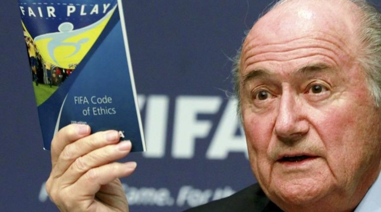 Απίστευτο: Ο Μπλάτερ πήρε και μπόνους από τη FIFA!
