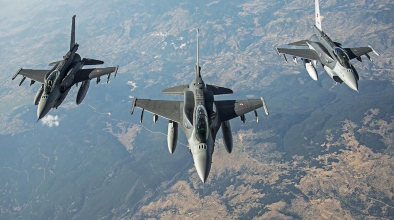 Εξι τουρκικά μαχητικά αλώνισαν και σήμερα στο Αιγαίο