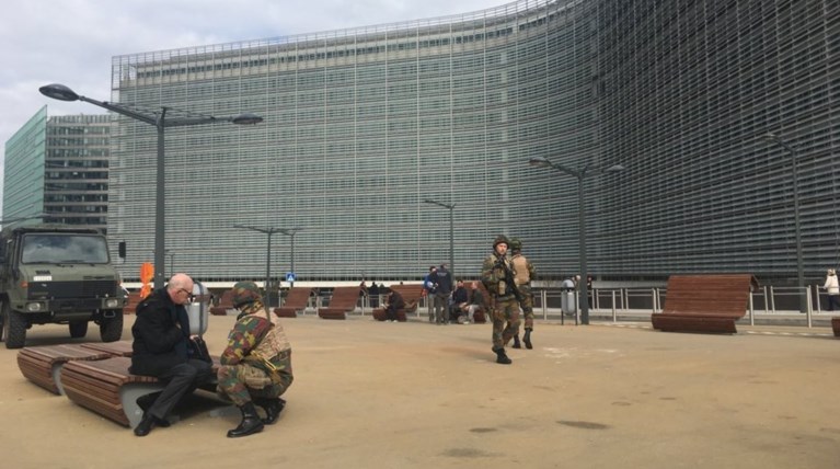 Eκλεισε η Κομισιόν, μέσα στο κτήριο οι εργαζόμενοι
