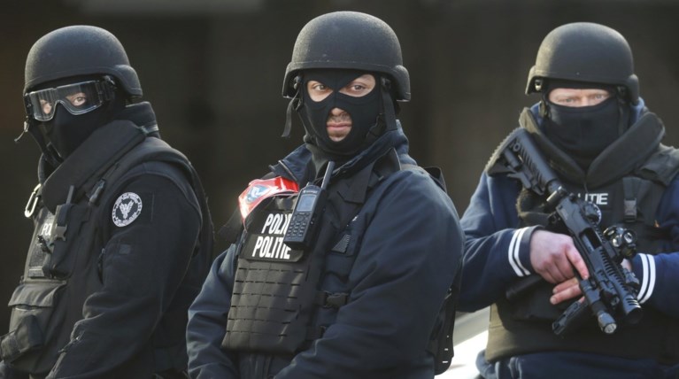 Βρήκαν βόμβες και σημαία του ISIS σε σπίτι των Βρυξελλών μετά από έφοδο