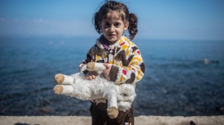 «Save the Children»: Αποχωρεί από τα νησιά με αιχμές για την Ευρώπη