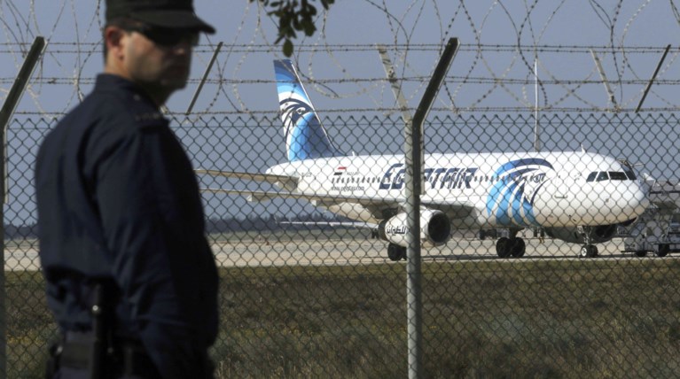 Ζητά πολιτικό άσυλο- Στο αεροδρόμιο η πρώην γυναίκα του