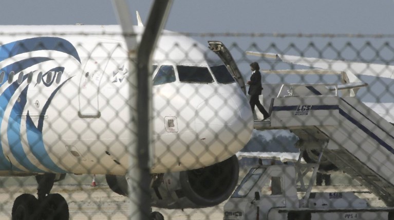 Φάκελο με 4 σελίδες θέλει να στείλει σε γυναίκα ο αεροπειρατής