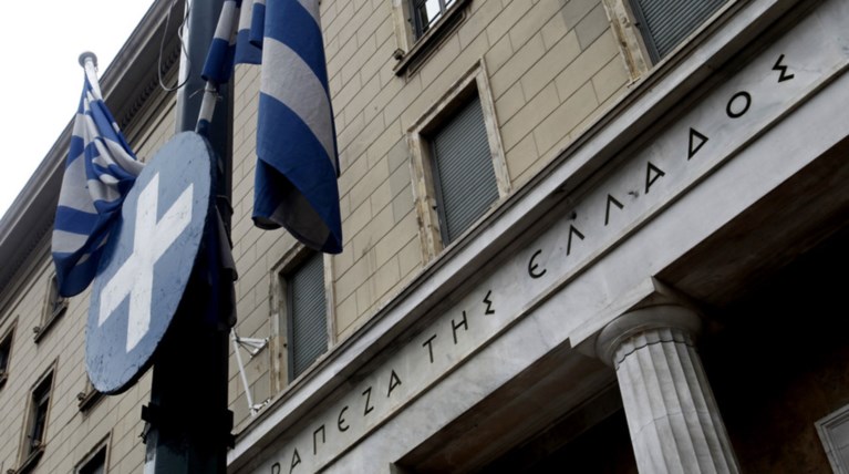 Μειώθηκαν κατά 600 εκατ. οι καταθέσεις στις τράπεζες