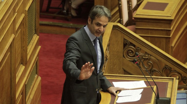 Αλλαγή τακτικής: Από το «γαλάζιο βαλς» στο «σκληρό ροκ»