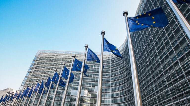 Κομισιόν: Αναμένουμε πλήρη και σωστή εφαρμογή της συμφωνίας με την Ελλάδα