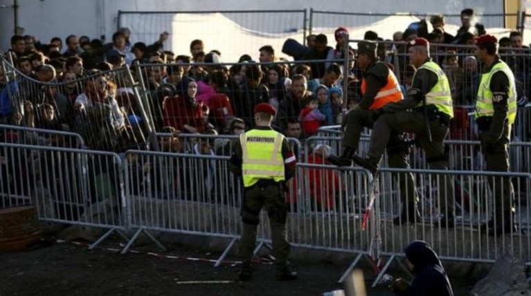 Η Αυστρία στέλνει στρατό στα σύνορα με την Ιταλία λόγω προσφυγικού