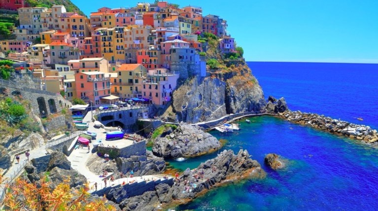 Τα top 10 μέρη της Ιταλίας: Πολύχρωμα σπίτια και κόλποι με τυρκουάζ νερά