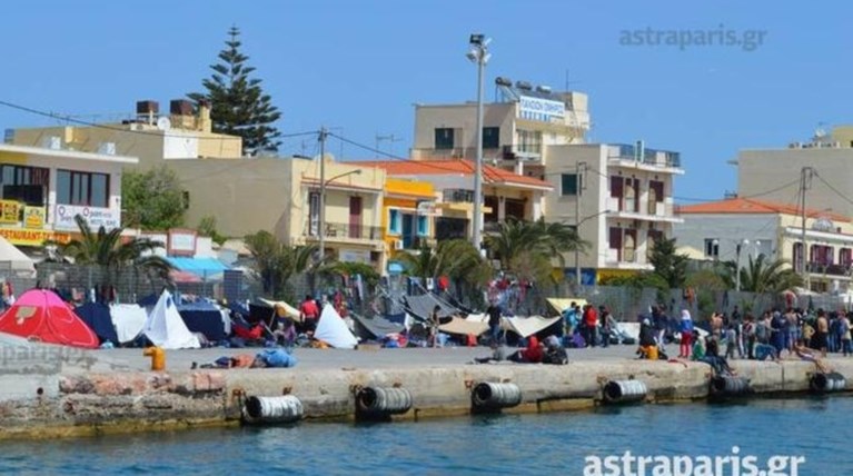 Χώρισαν το λιμάνι Χίου στα δυο: για πρόσφυγες & πλοία: απίστευτη λύση