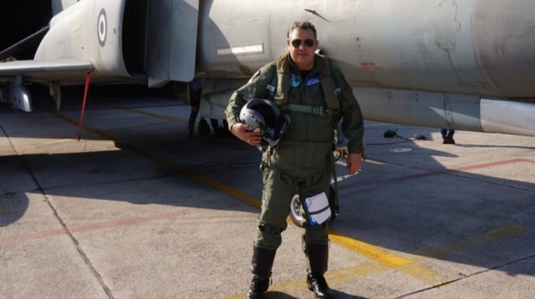 Ο Καμμένος ντύθηκε ...Top Gun και πέταξε με Φάντομ