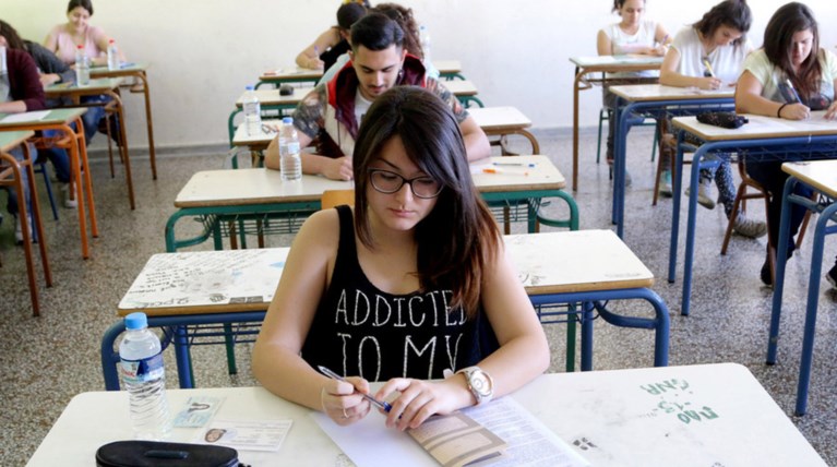 Αλαλούμ στην παιδεία  για τη βάση του 10 «στην πλάτη» των μαθητών