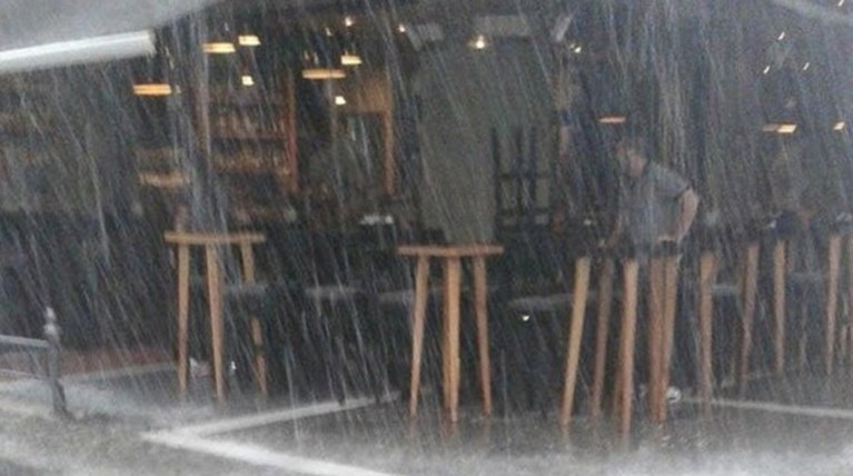 Χαλάζι και καταιγίδα σε Βόλο & ολόκληρη τη Μαγνησία