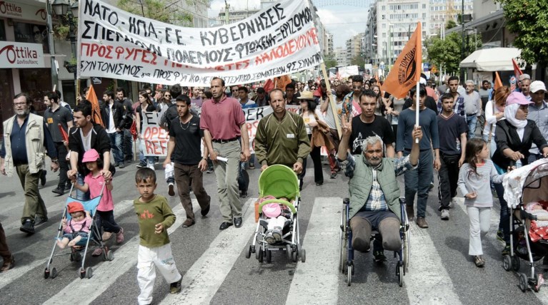 Ακροδεξιοί επιχείρησαν να εισβάλουν στο λιμάνι του Πειραιά