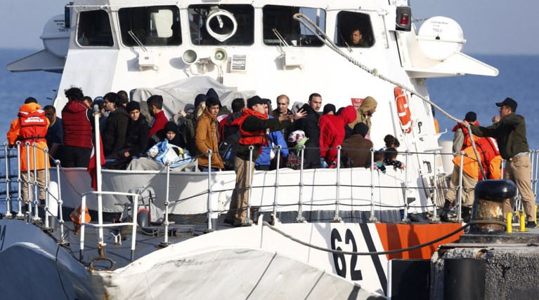 Μόλις 325 μετανάστες επαναπροωθήθηκαν στην Τουρκία