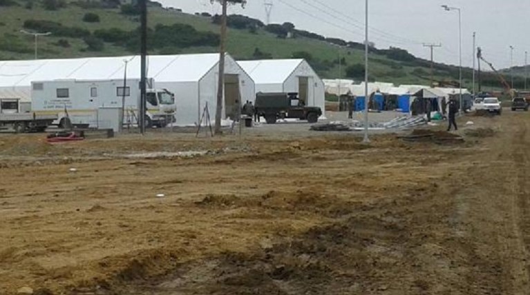 Σύροι πρόσφυγες αρνούνται να πάνε σε στρατόπεδο της Λάρισας