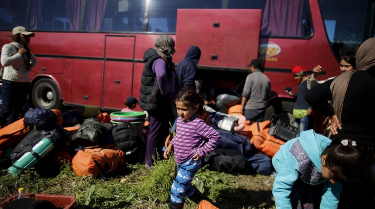 Οκτώ λεωφορεία με πρόσφυγες έφυγαν από την Ειδομένη