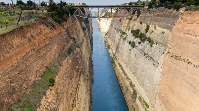 19χρονος αυτοκτόνησε από έρωτα στη γέφυρα του Ισθμού