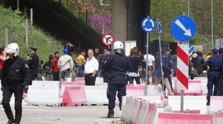 Επεισόδια στην Εγνατία μεταξύ προσφύγων και ΜΑΤ