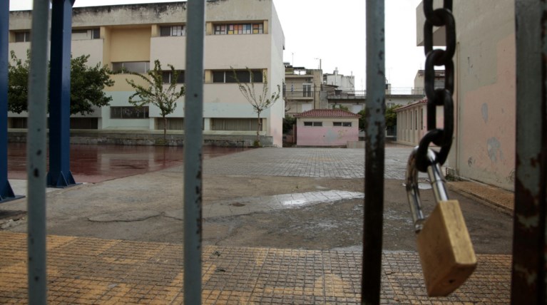Σε διαθεσιμότητα ο δάσκαλος που ασελγούσε σε ανήλικες