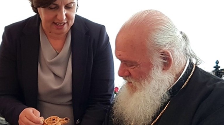 Τι δώρο θα κάνει η περιφερειάρχης Β.Αιγαίου στον Πάπα