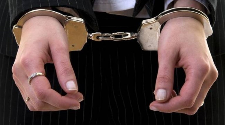 Συνέλαβαν γνωστή Ελληνίδα τραγουδίστρια στην Αμερική. Τι συνέβη;