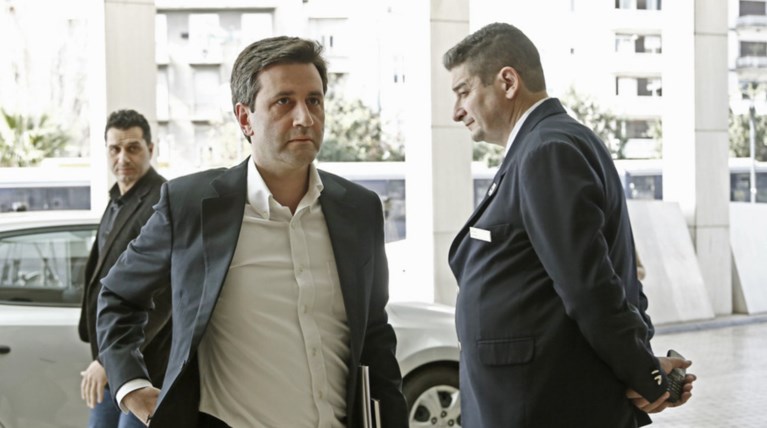 Συνάντηση Χουλιαράκη -Θεσμών στο Hilton για τα μέτρα 3,6 δισ.