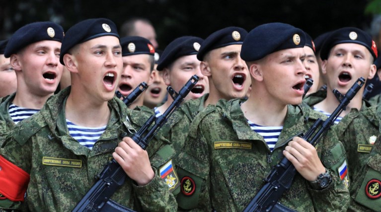 Με τρεις νέες μεραρχίες απαντά ο Πούτιν στις κινήσεις του ΝΑΤΟ