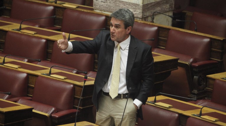 Ο Λοβέρδος εγκαλεί στη Βουλή τον...υπουργό-σουσουράδα