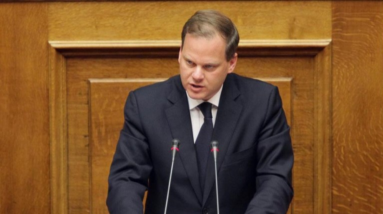 Ερώτηση σύσσωμης της ΚΟ της ΝΔ με υπογραφή Καραμανλή