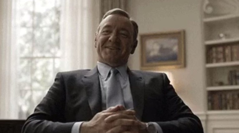 To House of Cards ειρωνεύεται τον Γάλλο πρωθυπουργό για τα εργασιακά