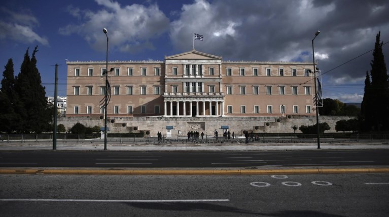 Ως το επόμενο Σάββατο η ψήφιση των «δρακόντειων» μέτρων
