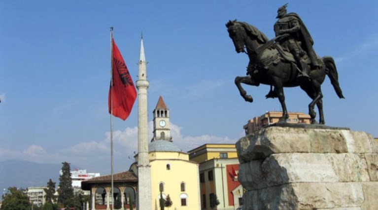 Σάλος στην Αλβανία με τη μη σύλληψη αρχηγού καρτέλ ναρκωτικών