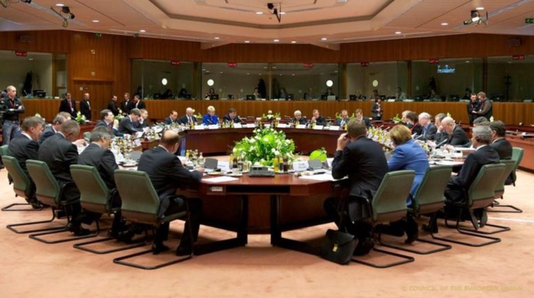 «Κόφτης» και χρέος τα αγκάθια που «ματώνουν» τη συμφωνία