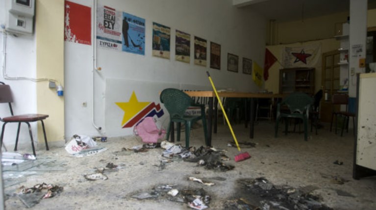 Νέα επίθεση σε γραφεία του ΣΥΡΙΖΑ, αυτήν τη φορά στη Δάφνη