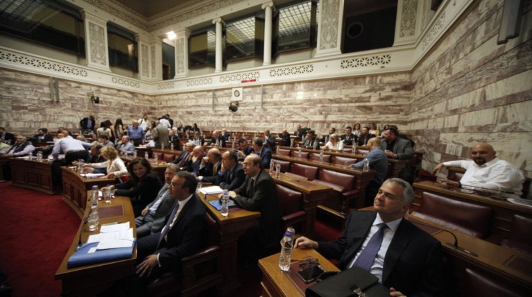 Δείτε Live τη συνεδρίαση στη Βουλή για το πολυνομοσχέδιο