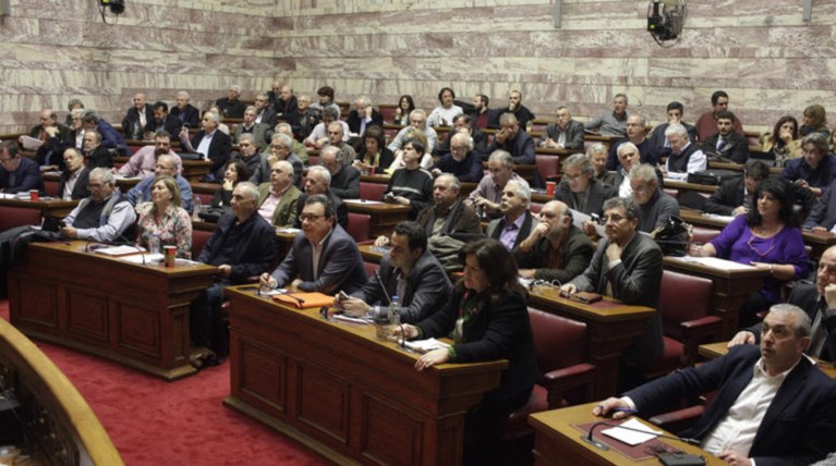 Το «ψηφόδραμα» των βουλευτών του ΣΥΡΙΖΑ πάνω στην κάλπη