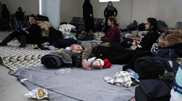 ΟΗΕ: Οι πρόσφυγες στην Ελλάδα ζούν σε αποθήκες & εργοστάσια