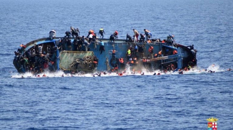 Τουλάχιστον 700 νεκροί σε τρία ναυάγια νότια της Ιταλίας