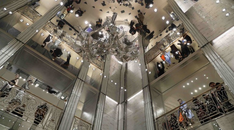 Αυτό είναι το νέο παλάτι του Dior στο Λονδίνο