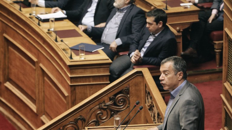 Αγριος «καβγάς» Τσίπρα με Θεοδωράκη για τις offshore