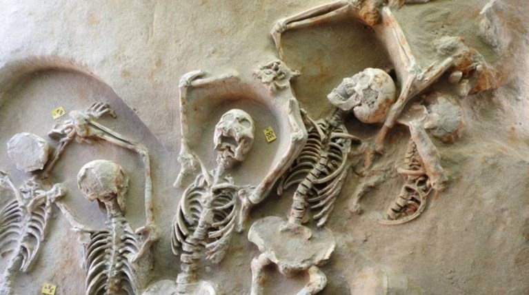 Αδιαφορία ή ολιγωρία; «Ξαναπεθαίνουν» οι δεσμώτες του Φαλήρου