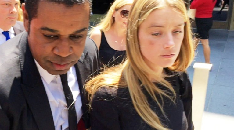 Κάτω από το όριο της φτώχειας ζει η Αμπερ Χερντ...με μηνιαία έξοδα $44.000