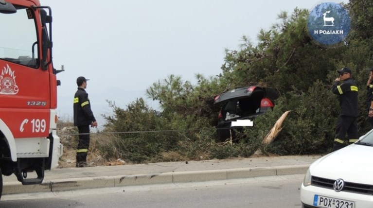 Είχε Αγιο ή μάλλον...δέντρο λίγο πριν το γκρεμό (φωτό)
